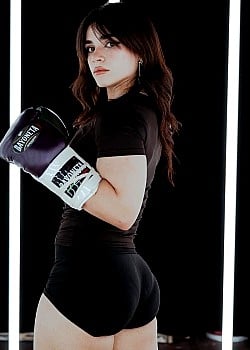 Alana Flores